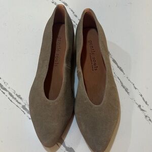 Gentle Souls Neptune Low Wedge Pump Taupe Suede and Leather Loafers size 8M